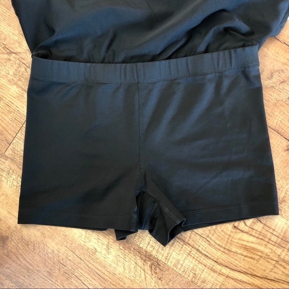 Wilson black skort  with slits on the sides.  Size Small - Picture 2 of 9